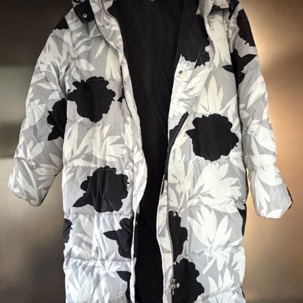 Marimekko Black white gray Down Coat.Floral art to wear.(80 % down,20 % feather)